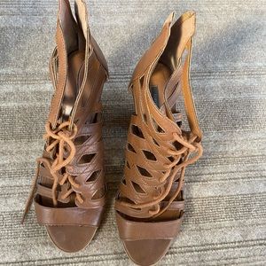 Lace heeled ankle shoes